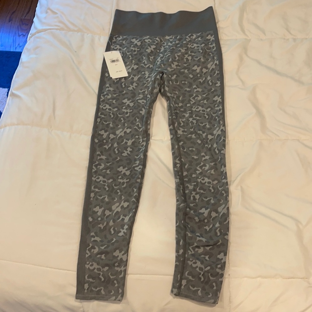 Splendid leopard leggings